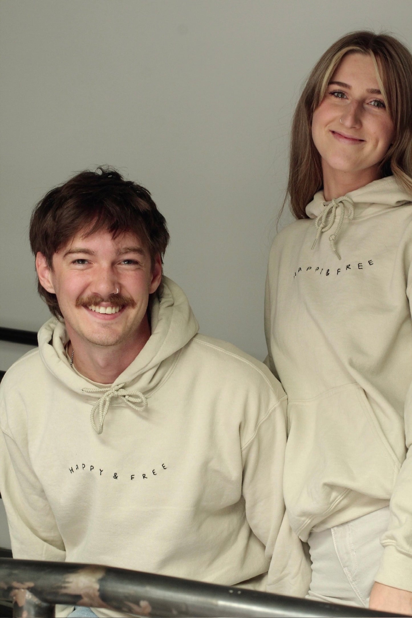 happy & free hoodie