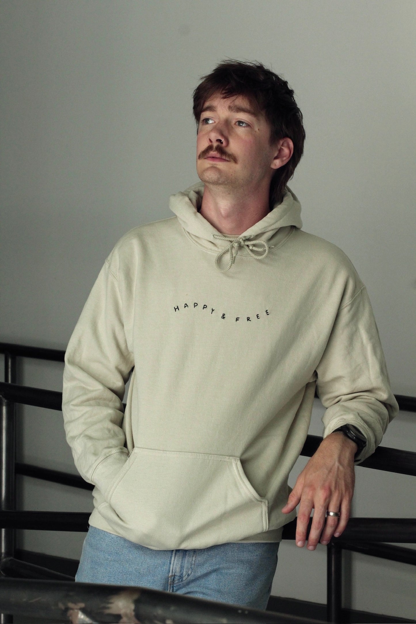 happy & free hoodie