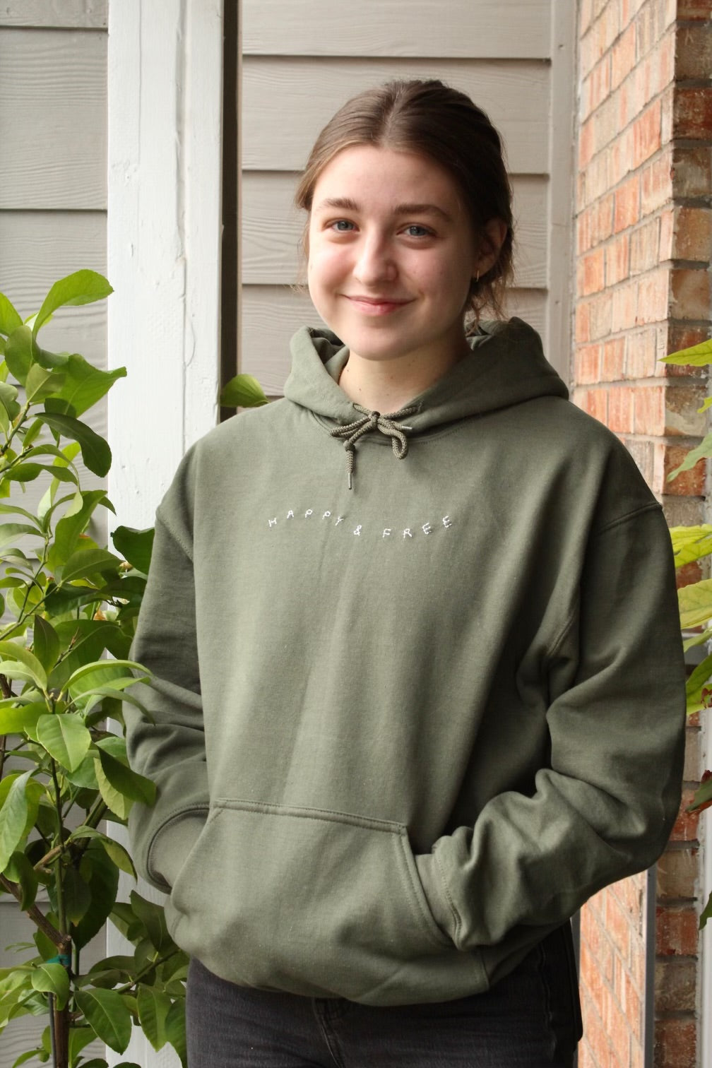 happy & free hoodie
