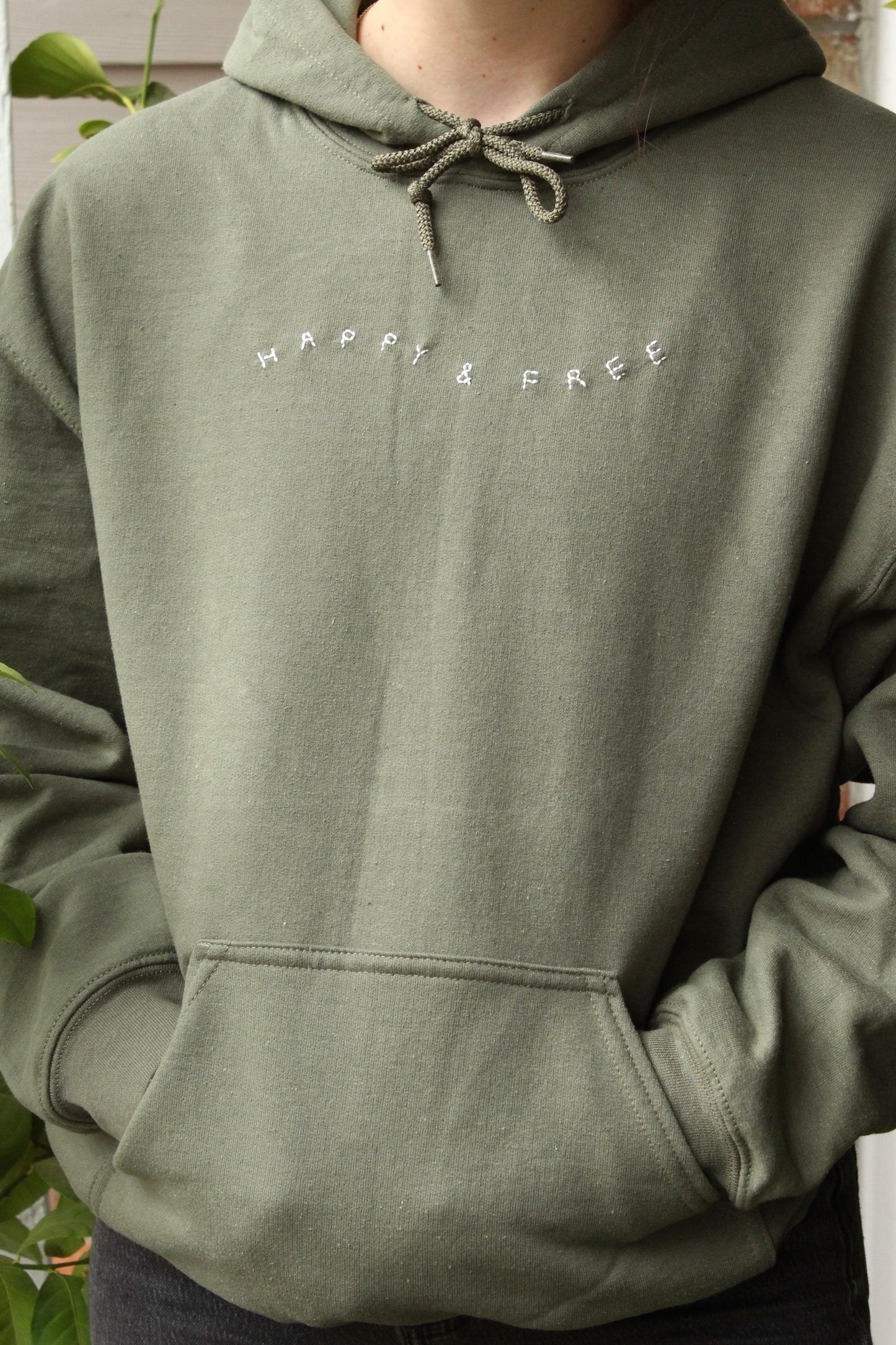 happy & free hoodie