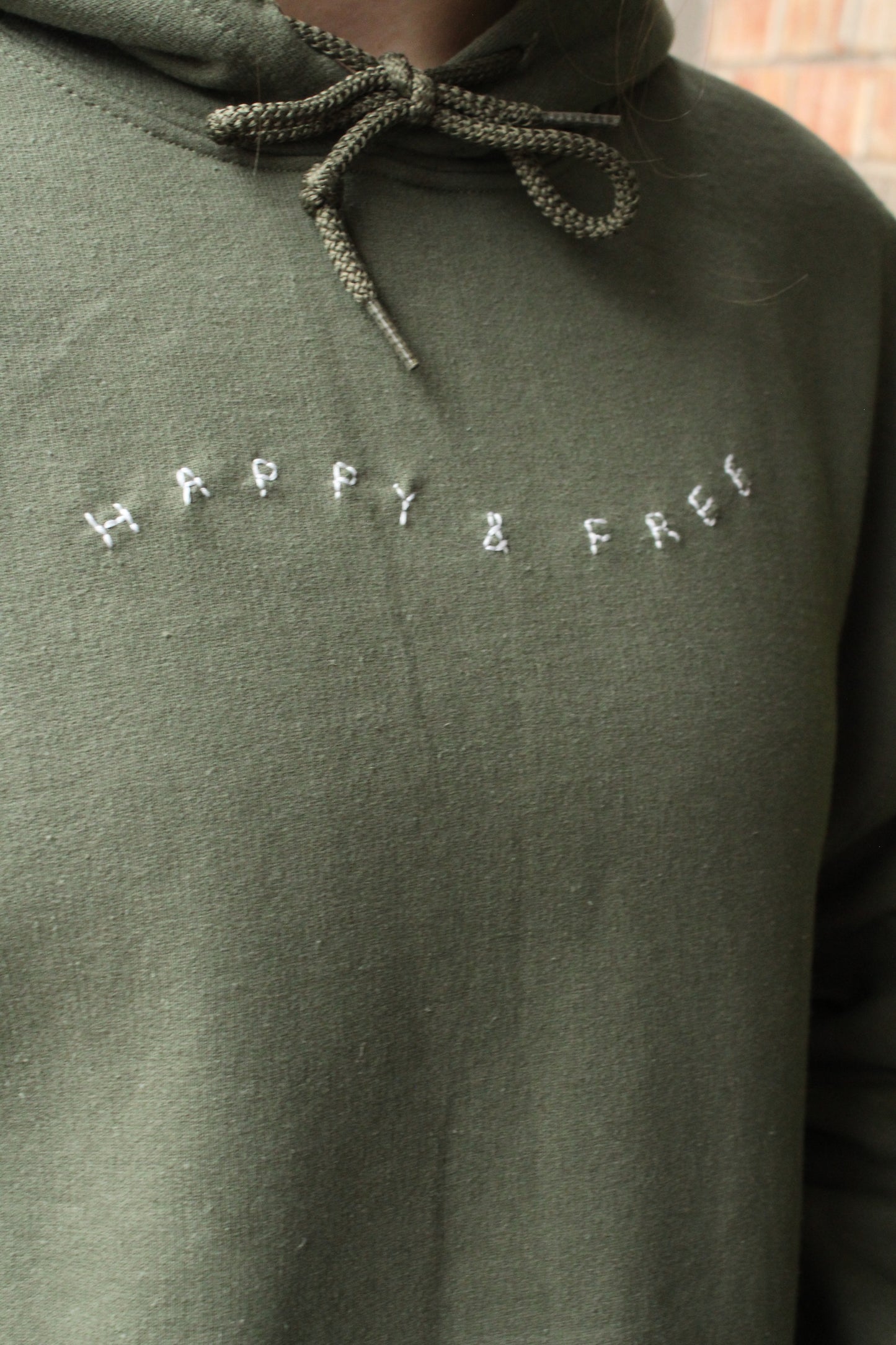 happy & free hoodie